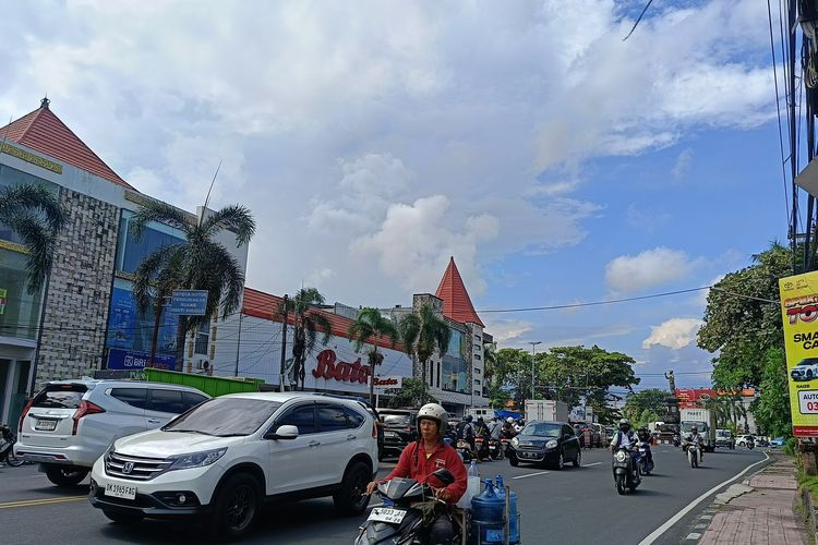 Kemacetan Denpasar Jadi Sorotan Setelah Aksi Mobil Hijau, Warga: Energi sampai Habis