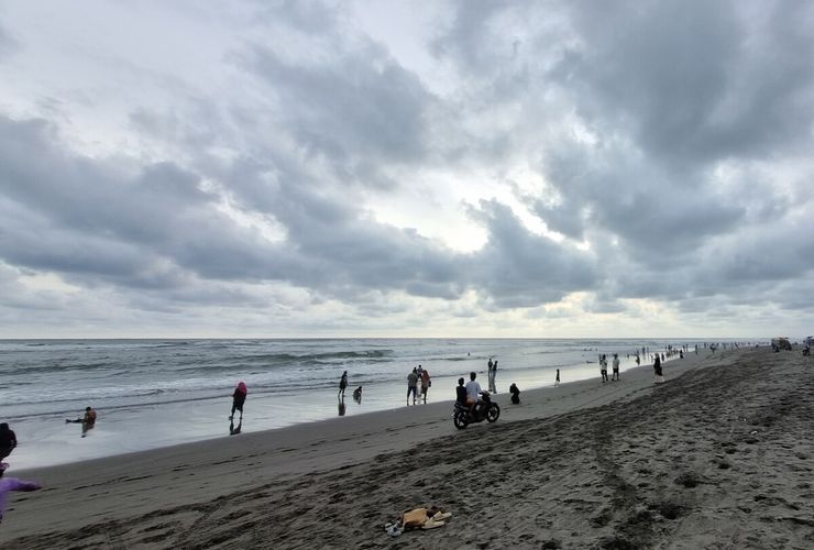 4 Wisatawan Terseret Rip Current di Pantai Parangtritis Berhasil Diselamatkan