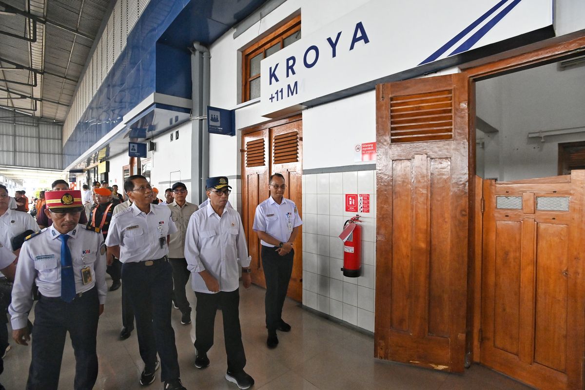 Menteri Perhubungan (Menhub) Budi Karya Sumadi melakukan inspeksi kesiapan kereta api dari Stasiun Purwokerto menuju Stasiun Kroya, Stasiun Tegal, hingga Stasiun Semarang pada Sabtu (15/6/2024).