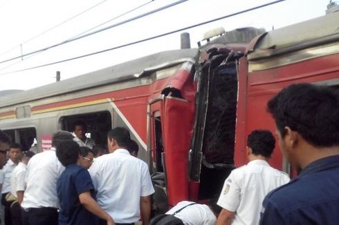 KRL Berbenturan di Juanda, Transit Dialihkan ke Stasiun Manggarai