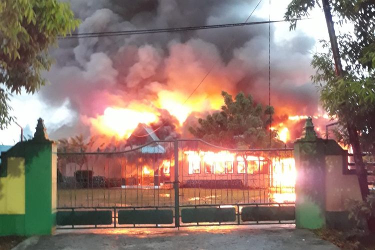 Kebakaran terjadi di MAN KotaTanjungpinang, Provinsi Kepulauan Riau (Kepri), Kamis (02/03/2023).