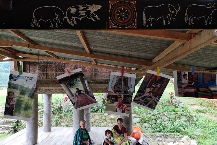 Hasil foto dari para penenun di Desa Sadan, Toraja.