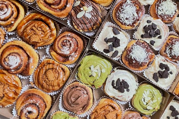 Maskot dan Best Seller Pawoonku: Cinnamon Roll