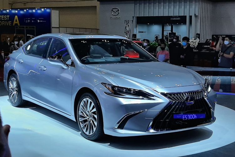 Lexus ES 300h dengan teknologi Hybrid Drive