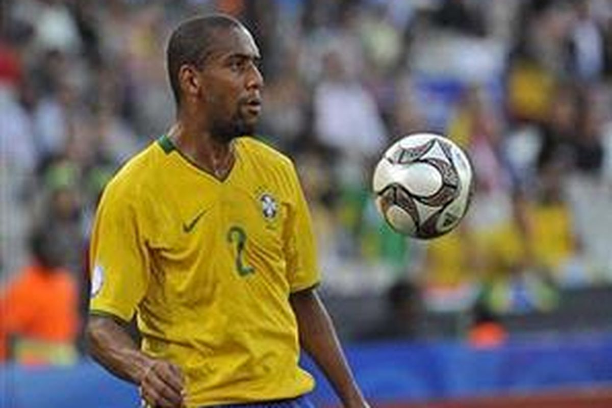 Bek Inter Milan, Maicon.