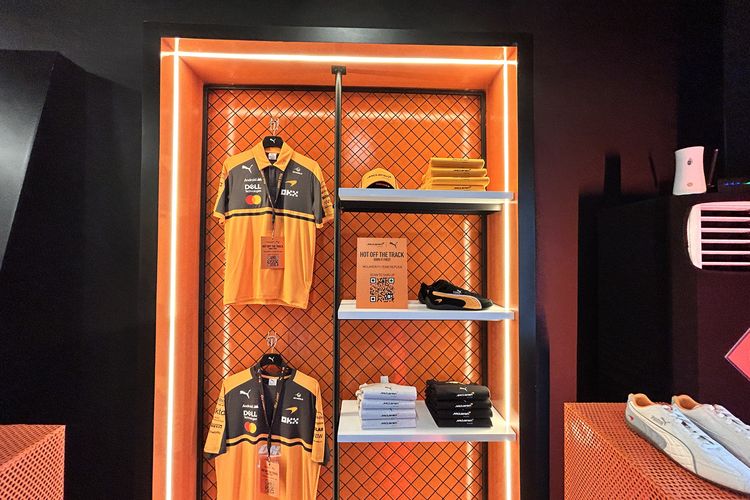 Koleksi PUMA x McLaren Racing dalam Puma x McLaren Mastercard F1 Team Livery Reveal, di Jakarta Pusat, Senin (9/2/2026).