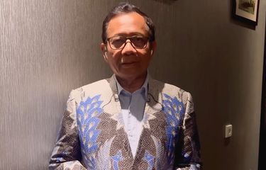 Pakar hukum tata negara, Mahfud MD mengomentari Perpol 10/2025 yang membolehkan polisi aktif menduduki jabatan sipil di 17 kementerian/lembaga, Senin (15/12/2025).