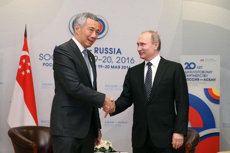 Perdana Menteri Singapura Lee Hsien Loong (kiri) dan Presiden Rusia Vladimir Putin (kanan).