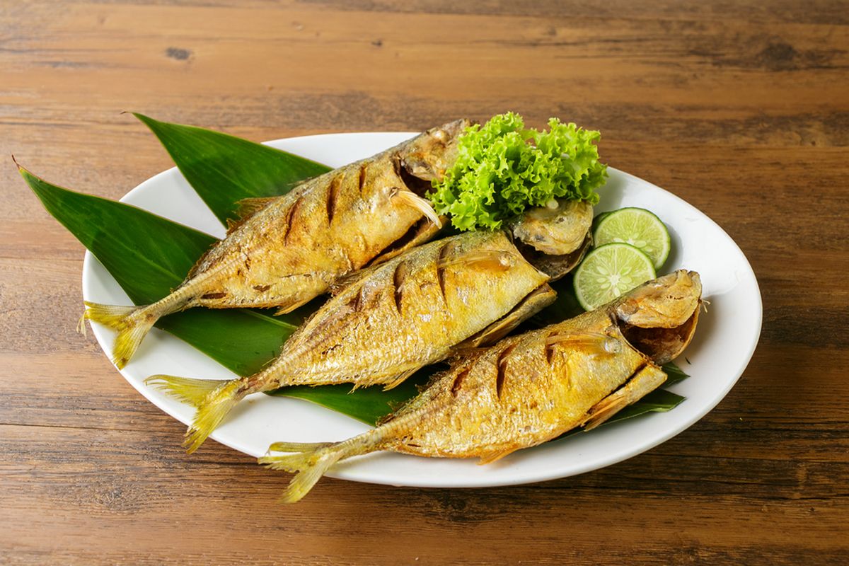 Ilustrasi ikan kembung goreng. 