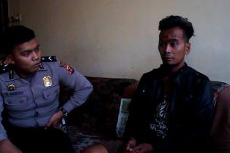 Anto (23), dipukuli hingga babak belur oleh sejumlah warga, setelah mengunggah status di Facebook yang dianggap menghina kota dan warga Samarinda, Kalimantan Timur.