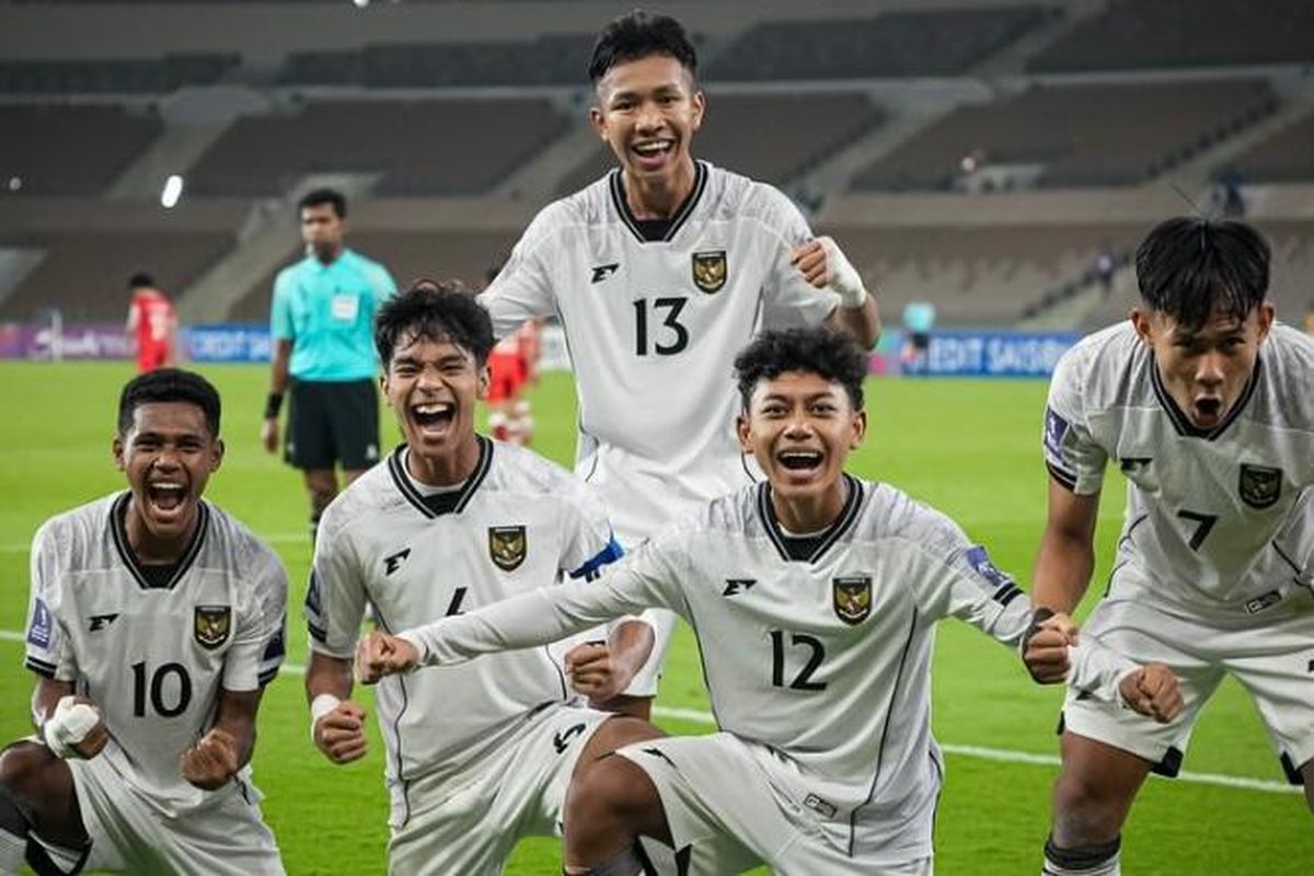 Pemain timnas U17 Indonesia selebrasi usai menjebol gawang Afganistan pada laga ketiga babak penyisihan Grup C Piala Asia U17 2025 yang berakhir dengan skor 2-0 di Prince Abdullah Al-Faisal Stadium, Jeddah, Jumat (11/4/2025) dini hari WIB.