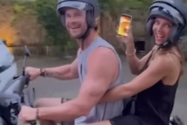 Aktor Chris Hemsworth dan istrinya Elsa Pataky liburan di Bali. 