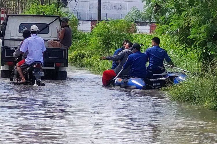 Banjir melanda sejumlah permukiman di Kecamatan Pakuhaji, Kabupaten Tangerang, sejak Rabu (19/1/2022).