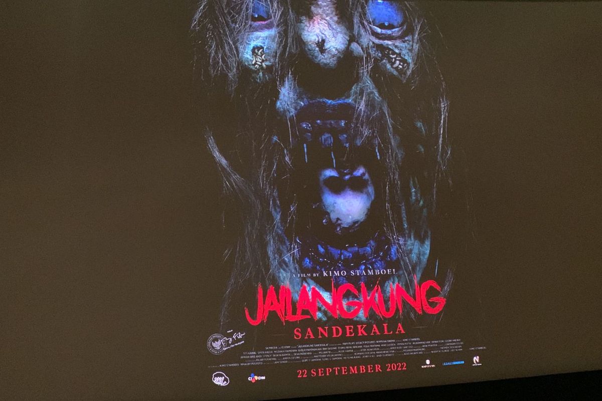 Poster resmi film Jailangkung: Sandekala dipamerkan dalam konferensi pers di kawasan Epicentrum, Jakarta Selatan, Senin (15/8/2022).