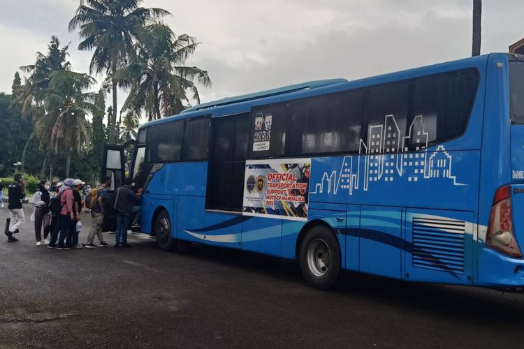 Bus DAMRI saat MotoGP Indonesia di Sirkuit Pertamina Mandalika
