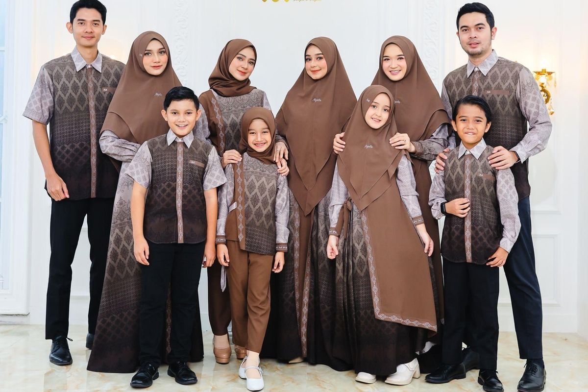 Koleksi busana muslim sarimbit dari Myzta, Nagita Family Sarimbit.