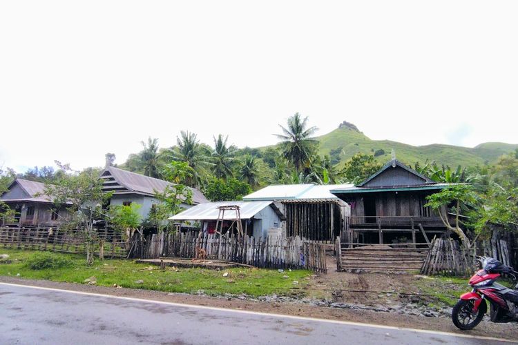 Foto : Rumah warga Golo Mori Labuan Bajo yang belum ada jaringan listrik PLN  
