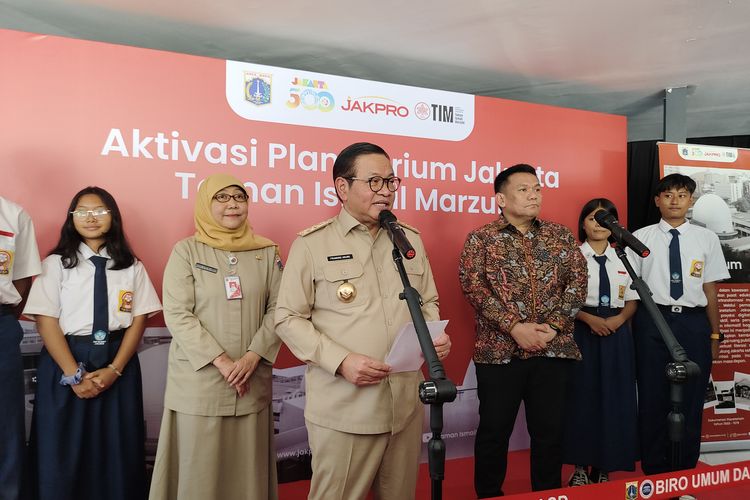 Gubernur DKI Jakarta Pramono Anung saat acara Aktivitas Planetarium Jakarta, di Taman Ismail Marzuki, Jakarta Pusat, Selasa (23/12/2025). 