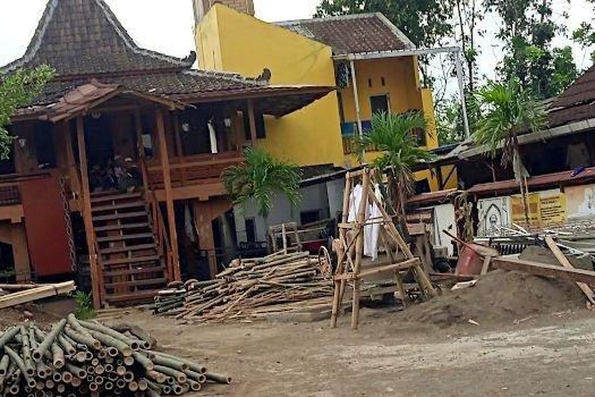 Situasi Pondok Pesantren Al-Djalil 2 di Desa Mangaran, Kecamatan Ajung, Jember.