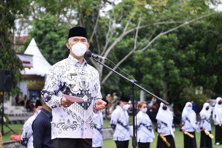 Wali Kota Jambi saat memberikan arahan kepada guru tentang situasi pandemi kala peringatan Hari Guru Nasional beberapa waktu lalu.