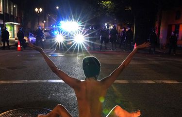 Pendemo Bugil dalam Aksi Portland: Rasanya seperti Ada di Pusat Badai