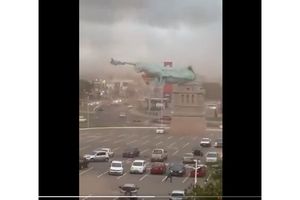 Patung Liberty Setinggi 24 Meter di Brasil Roboh Usai Dihantam Badai