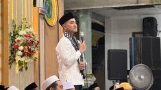 Suasana Hangat Saat Kaesang Keliling Ponpes, Ajak Santri Main Kuis dan Bagi Hadiah