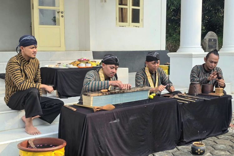 Mengintip Pusaka Sakral Kadipaten Loano yang Dijamas Setahun Sekali