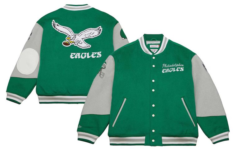 Setelah sukses terjual habis pada 2023 dan 2024, jaket varsity hijau Putri Diana dirilis ulang lagi. Cek detail desain dan cerita di baliknya. 