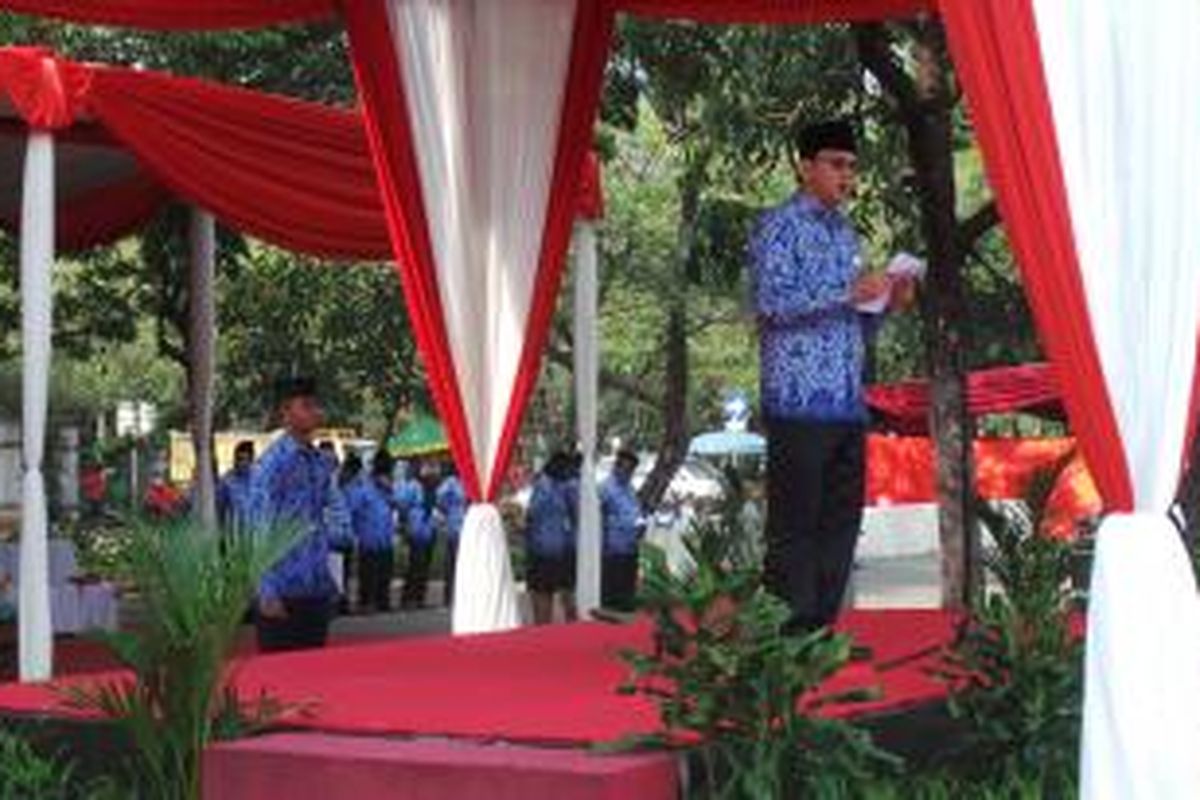 Plt Gubernur DKI Jakarta Basuki Tjahaja Purnama saat menjadi Inspektur Upacara (Irup) Apel Hari Sumpah Pemuda, di Monas, Jakarta, Selasa (28/10/2014).