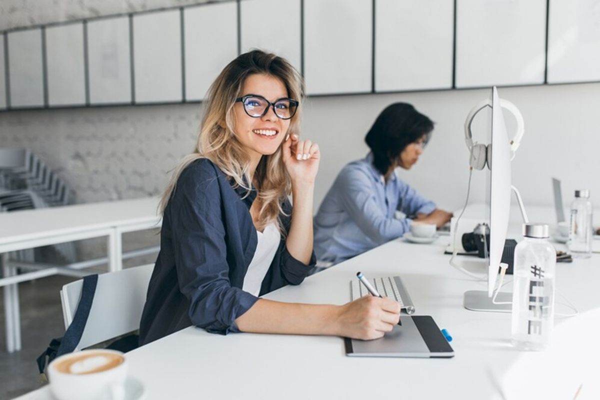 Illustro Ultima Plus hadir sebagai solusi lensa progresif dengan teknologi canggih. 