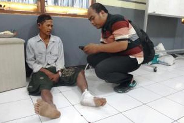 Salah satu komplotan pelaku spesialis pencurian hewan ternak di Kabupaten Jember, Jawa Timur, dilumpuhkan petugas dengan tembakan di kaki kirinya, Kamis (11/9/2014).