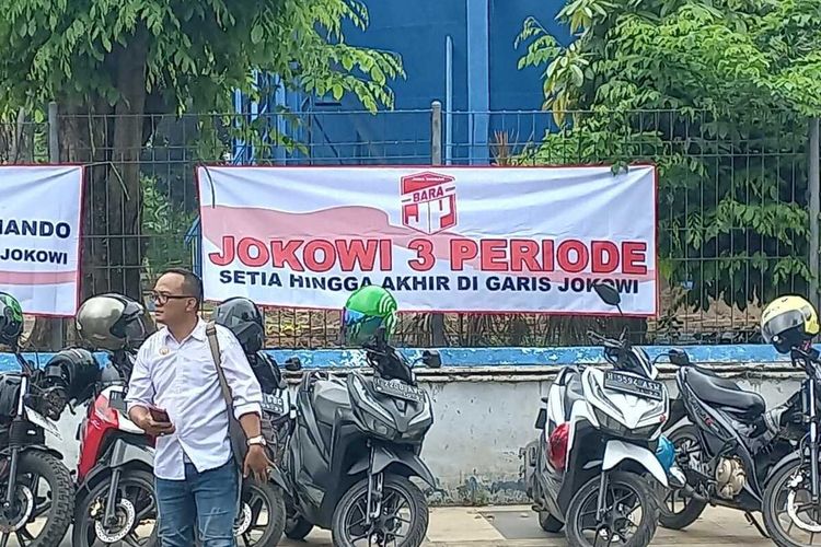 Muncul spanduk Jokowi 3 periode saat acara Musra di Kota Semarangm Sabtu (4/2/2023)