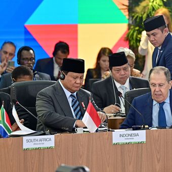 Presiden Prabowo Subianto pada hari kedua rangkaian Konferensi Tingkat Tinggi (KTT) BRICS 2025, ketika Kepala Negara menghadiri sesi pertemuan bersama para pemimpin dan delegasi di Rio de Janeiro, Brasil, Senin (7/7/2025).
