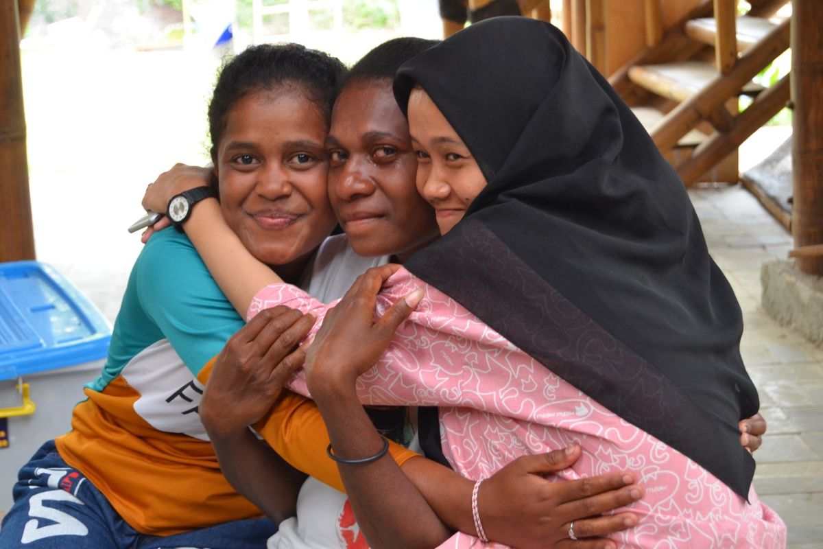 Ekspedisi Bhinneka untuk Bangsa digagas Yayasan Helping Hands bertujuan menyatukan berbagai anak bangsa dari Aceh hingga Papua, dengan beragam suku, agama hingga perbedaan kondisi fisik ke dalam sebuah kurikulum ekspedisi alam outdoor education yang dilangsungkan di OBI Eco Campus, Jatiluhur, Jawa Barat, dari tanggal 25 Oktober hingga 1 November 2019.