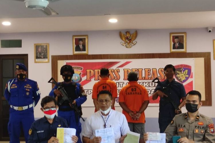 Polda Kepri mengungkap kasus pengiriman PMI ilegal ke Malaysia di Batam pada Kamis (20/1/2022). 