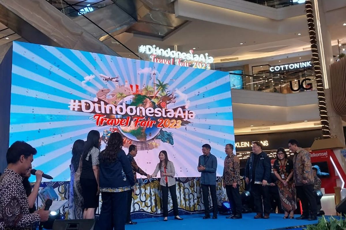 Permbukaan Indonesia Aja Travel Fair (DIATF) yang dipimpin oleh Menteri Perhubungan Budi Karya Sumadi dan Wamenparekraf Angela Tanoesoedibjo di Atrium Mal Kota Kasablanka, Jakarta, Jumat (19/5/2023).