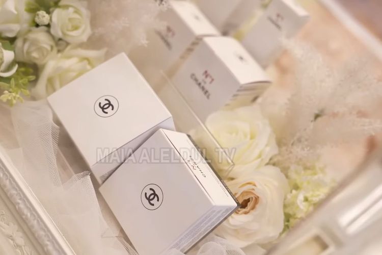 Seserahan yang diberikan Al Ghazali untuk Alyssa Daguise dalam proses akad nikah di St. Regis, Jakarta Pusat, Senin (16/6/2025).