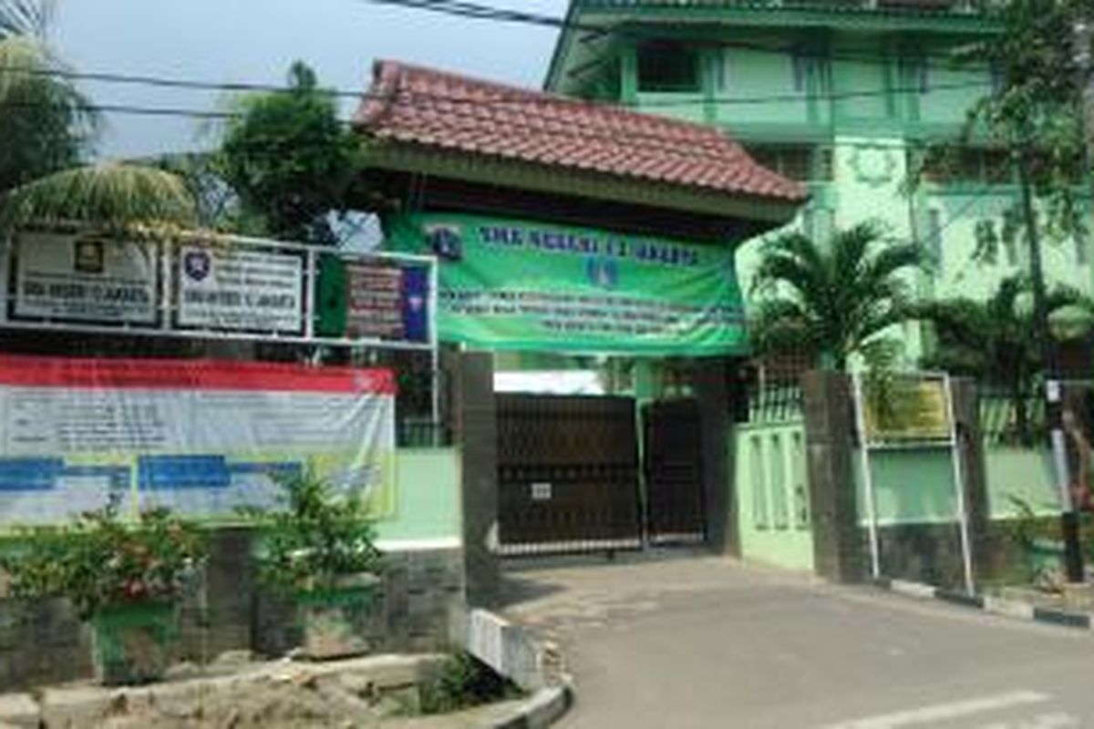 SMA Negeri 13, Jalan Seroja, Rawa Badak Utara, Jakarta Utara. 