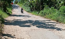 Jalan Rusak Ganggu Perjalanan Anda? Laporkan ke Sini