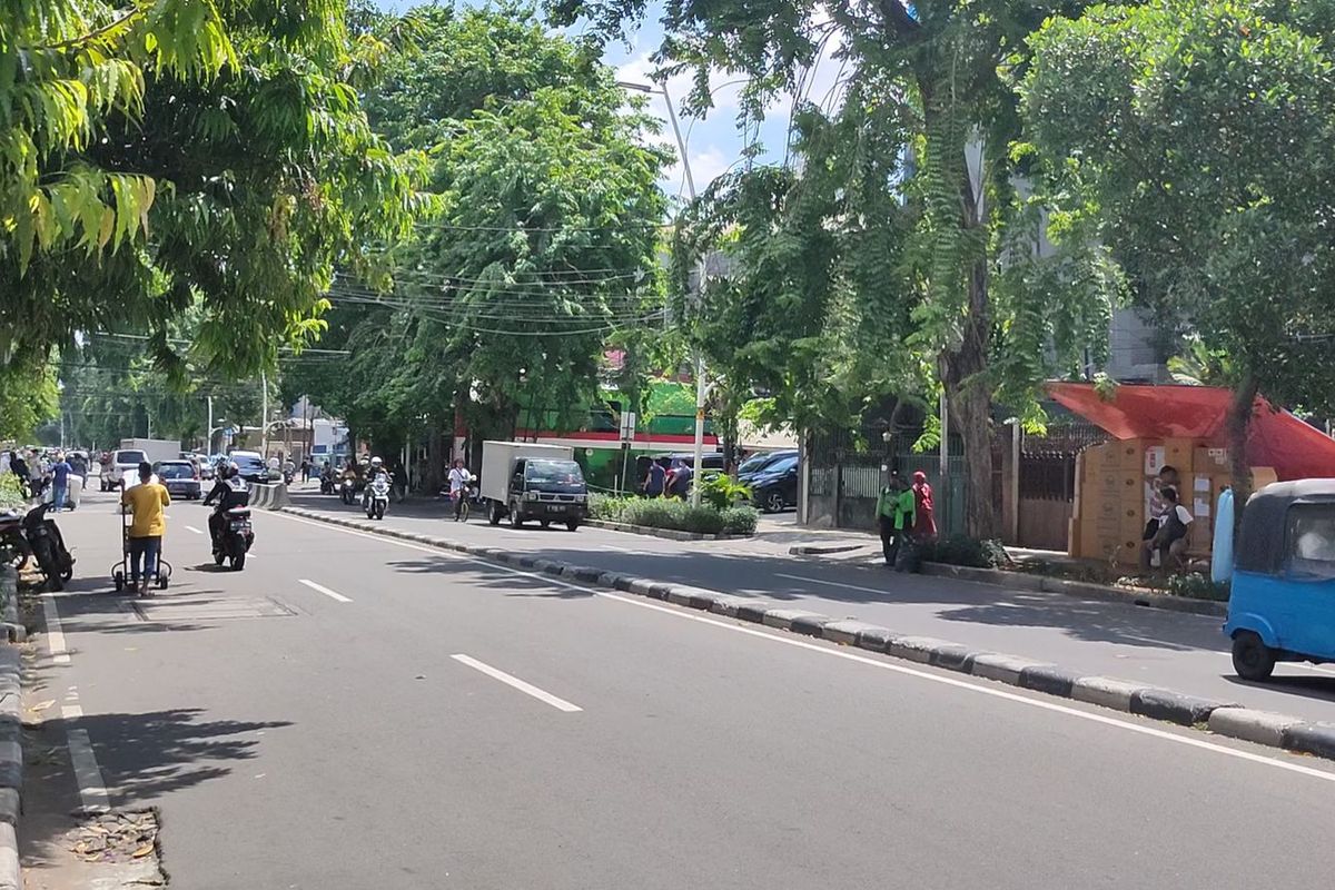 Jalan Raya Wahid Hasyim, Tanah Abang, Jakarta Pusat kembali lancar setelah sempat dipadati massa Reuni 212 pada Kamis (2/12/2021).