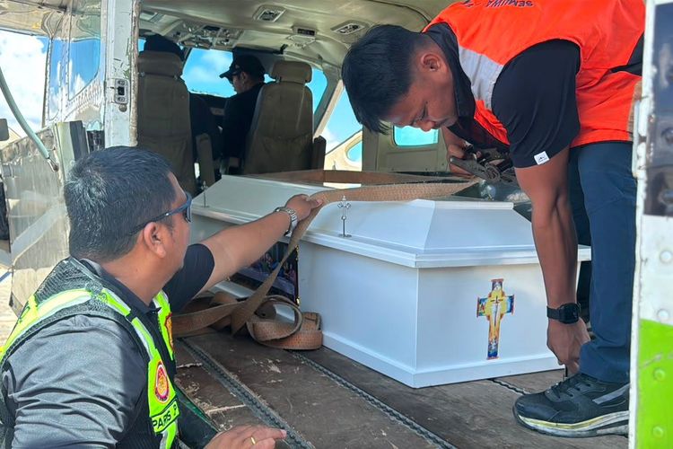 Jenazah Brimob yang Gugur di Yahukimo Diterbangkan ke Jayapura