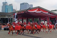 Kuda Mogok Jalan Warnai Puncak Hari Bhayangkara di Monas