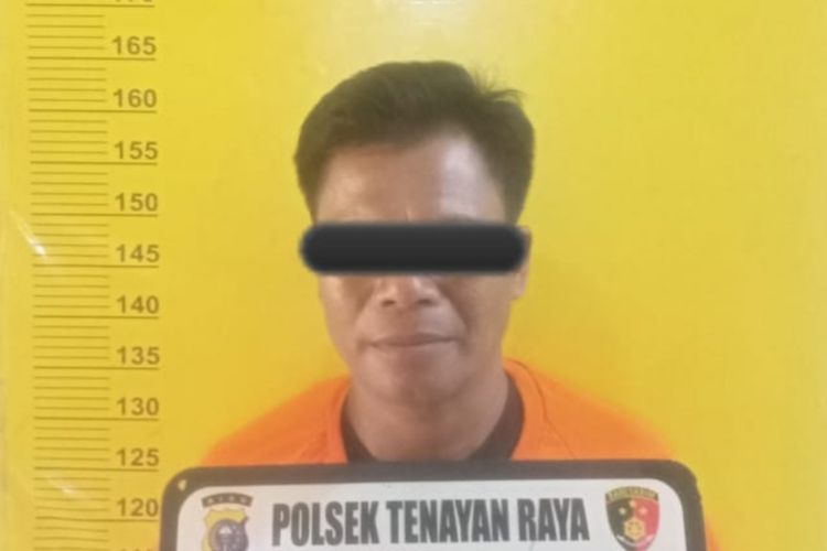 Pelaku pencabulan anak di bawah umur saat diamankan di Polsek Tenayan Raya, Pekanbaru, Riau, Selasa (5/9/2023).