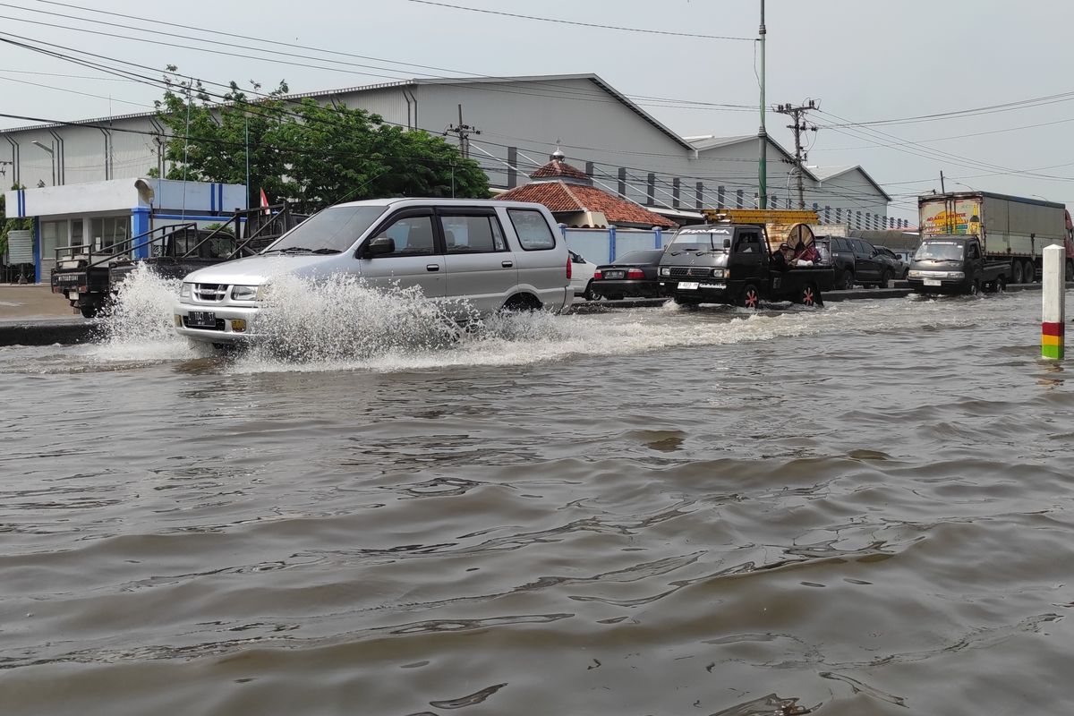 Sepekan Banjir Rob Genangi Pantura Semarang-Demak, Warga: Ini Terparah