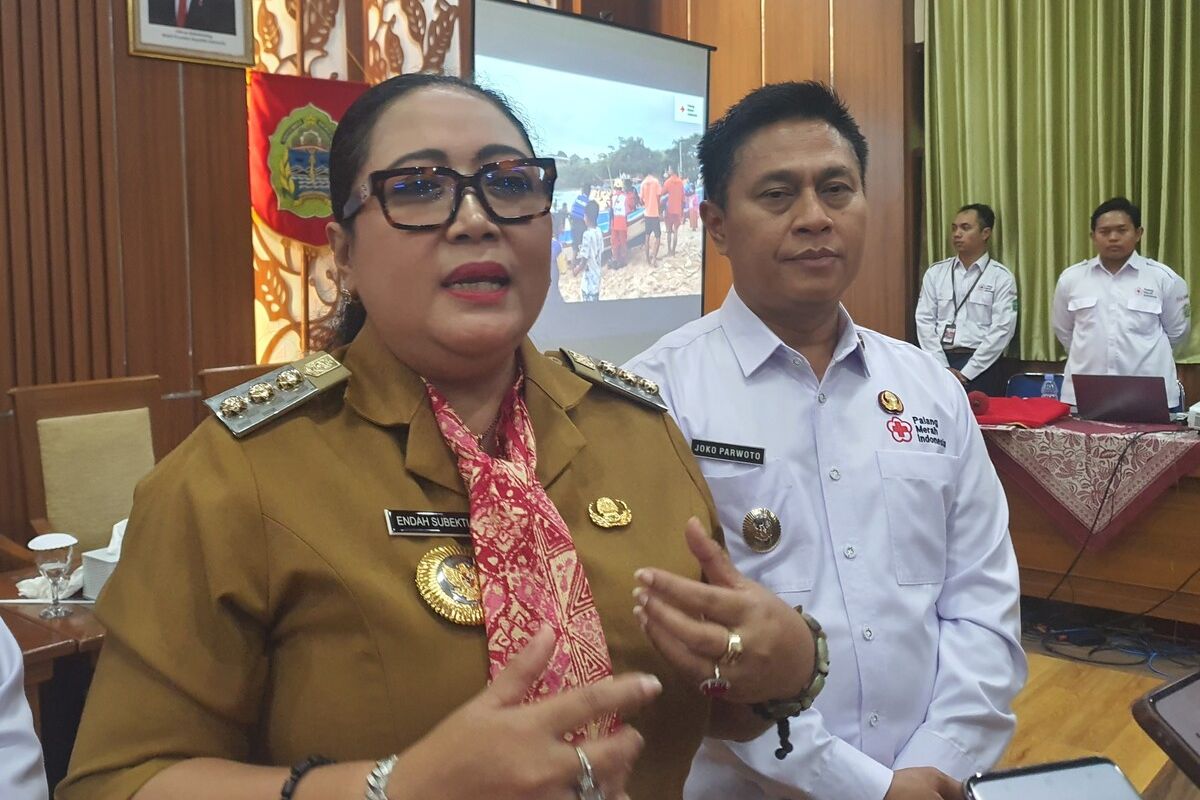 Bupati Gunungkidul Endah Subekti Kuntariningsih dan Wakil Bupati Gunungkidul Joko Parwoto saat berbicara tentang disiplin ASN di Pemkab Gunungkidul, Senin (4/8/2025)