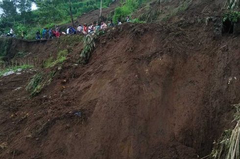 Melintas Naik Motor, Syaiful Tewas Tertimbun Tanah Longsor, Ini Ceritanya