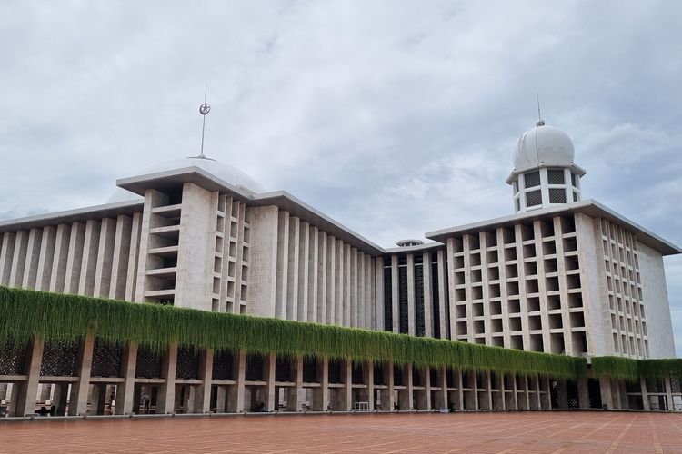 Kubah besar dan kubah kecil Masjid Istiqlal Jakarta