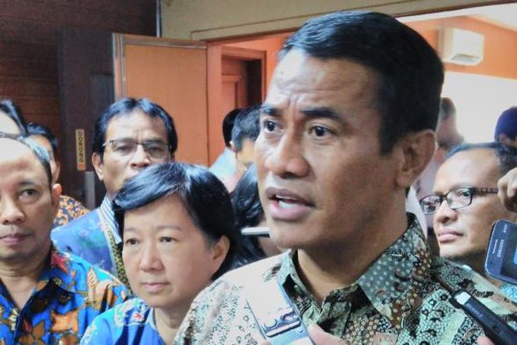 Menteri Pertanian (Mentan) Andi Amran Sulaiman usai pertemuan dengan Gabungan Perusahaan Makanan Ternak (GPMT) di Kantor Pusat Kementerian Pertanian, Ragunan, Jakarta Selatan, Rabu (18/1/2017).