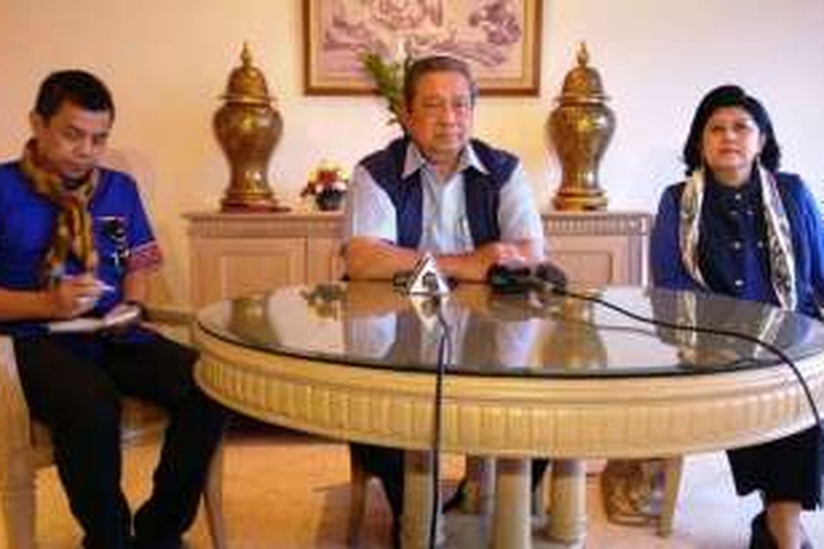 Ketua Umum Partai Demokrat Susilo Bambang Yudhoyono memberikan keterangan kepada media mengenai kegiatan 